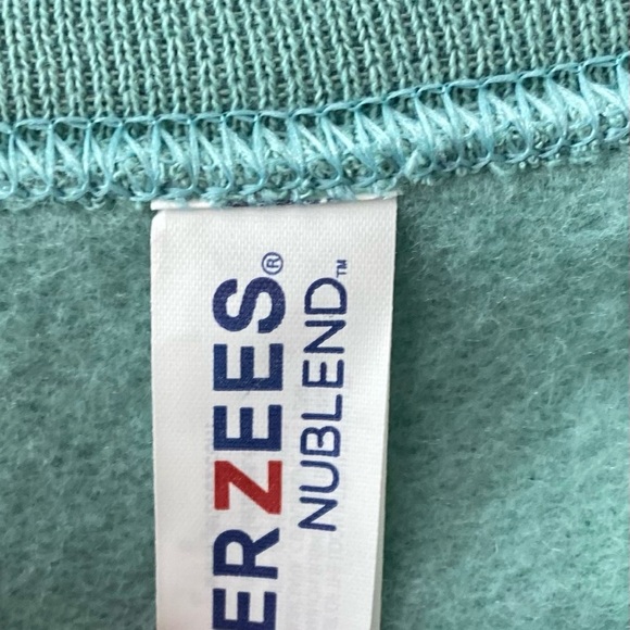 Jerzee’s Women’s Plus Size Soft Green Pullover Religious Cross Sweatshirt Medium - Picture 3 of 5